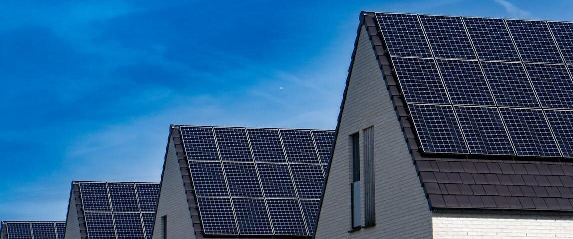 free-photo-of-solar-panels-on-the-roof-of-a-house